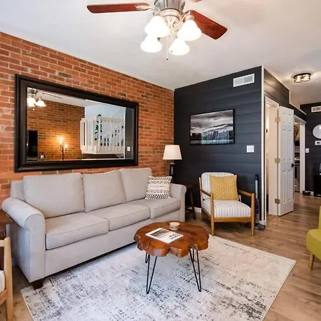 Close 2 Dollywood~Rustic~Sleeps 6~Family Fun